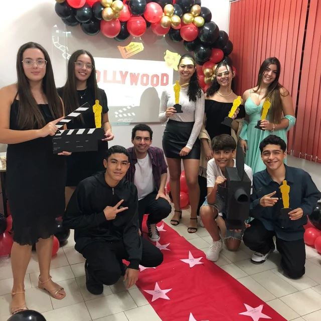 O World Wide Week é um evento cultural promovido pela Change com o objetivo de proporcionar conhecimento sobre outros países de maneira divertida e motivacional.

Aproveitamos que hoje é de #tbt para publicarmos umas fotinhas dos trabalhos incríveis do ano passado e avisar que junho irá rolar a 7ª edição. E você? Sua turma está preparada para essa atividade divertida e instrutiva? Comente aqui!